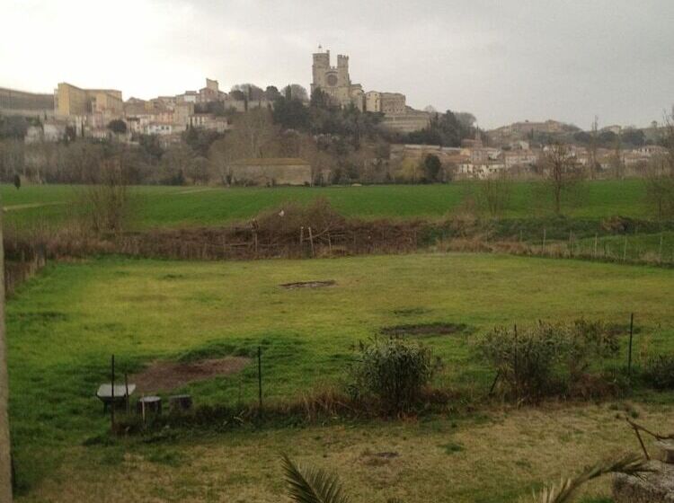 تختخواب و صبحانه Les Jardins Du Rebaut