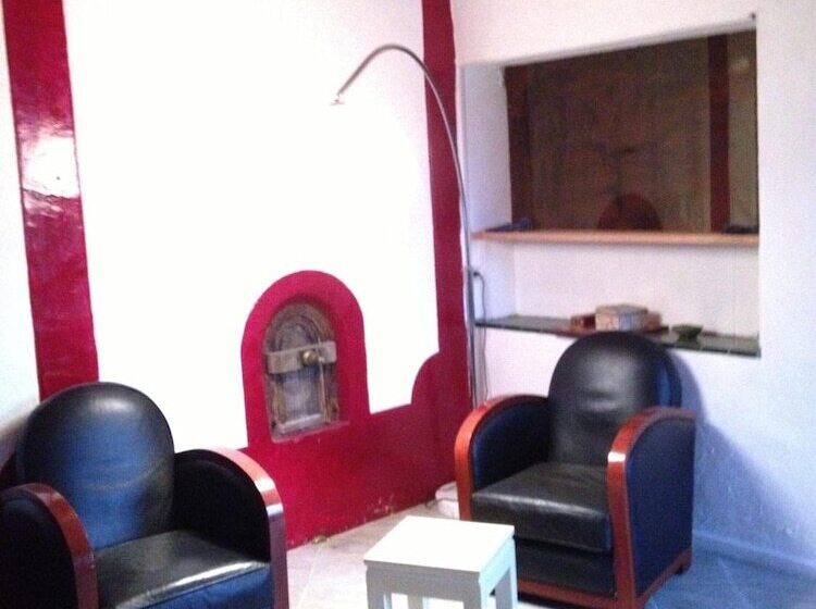 تختخواب و صبحانه Les Jardins Du Rebaut