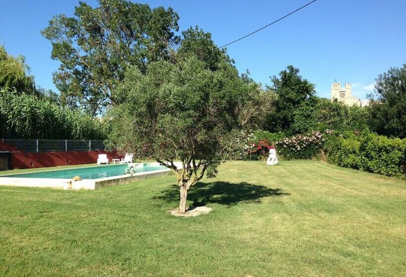 تختخواب و صبحانه Les Jardins Du Rebaut