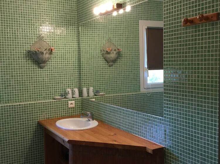 تختخواب و صبحانه Les Jardins Du Rebaut