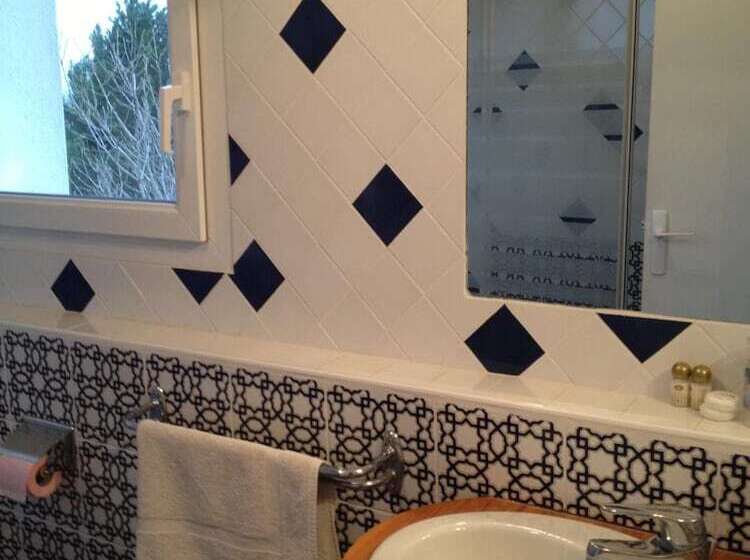 تختخواب و صبحانه Les Jardins Du Rebaut