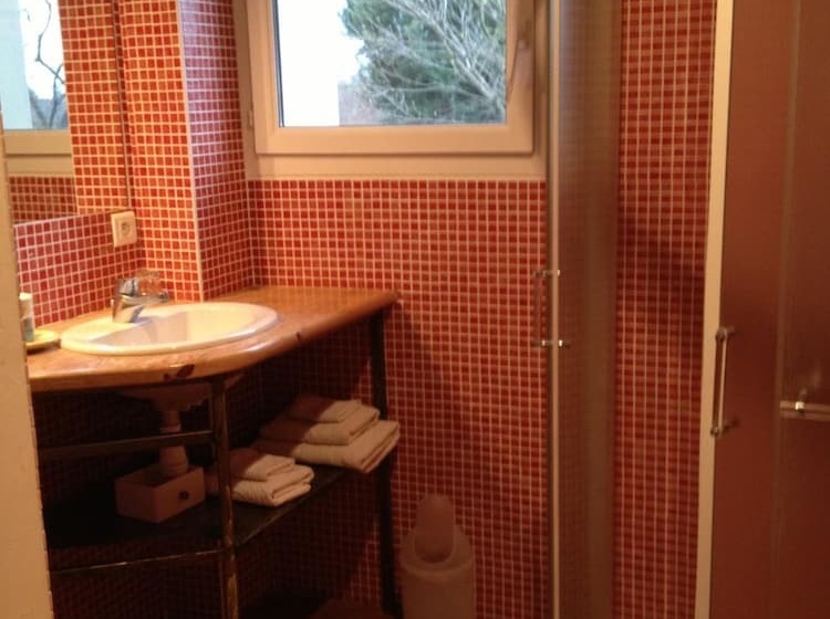 تختخواب و صبحانه Les Jardins Du Rebaut