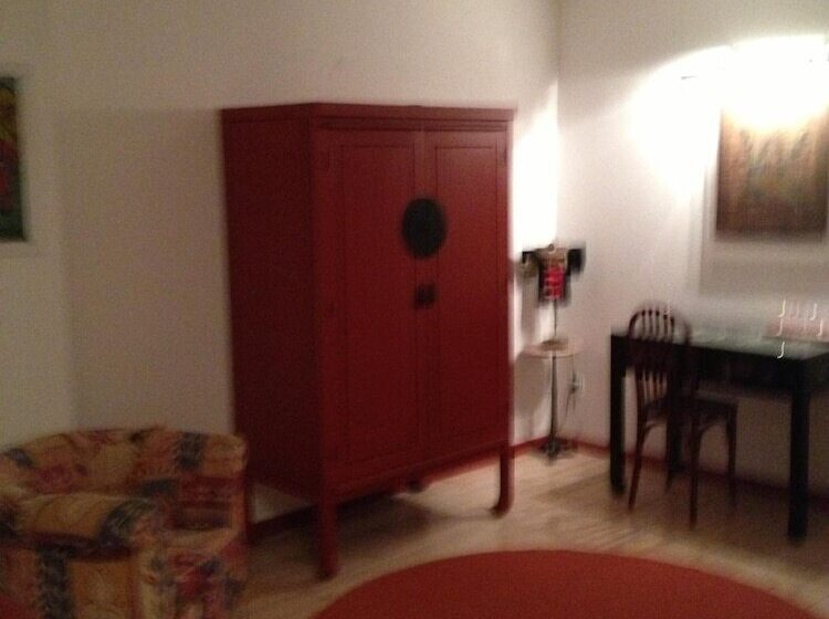 تختخواب و صبحانه Les Jardins Du Rebaut