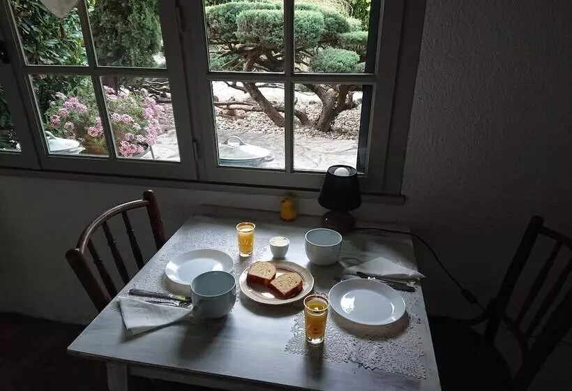 ベッドアンドブレックファースト Les Montades Chambres D Hôtes