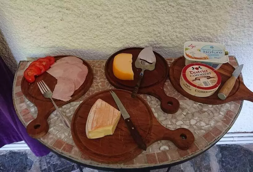 ベッドアンドブレックファースト Les Montades Chambres D Hôtes