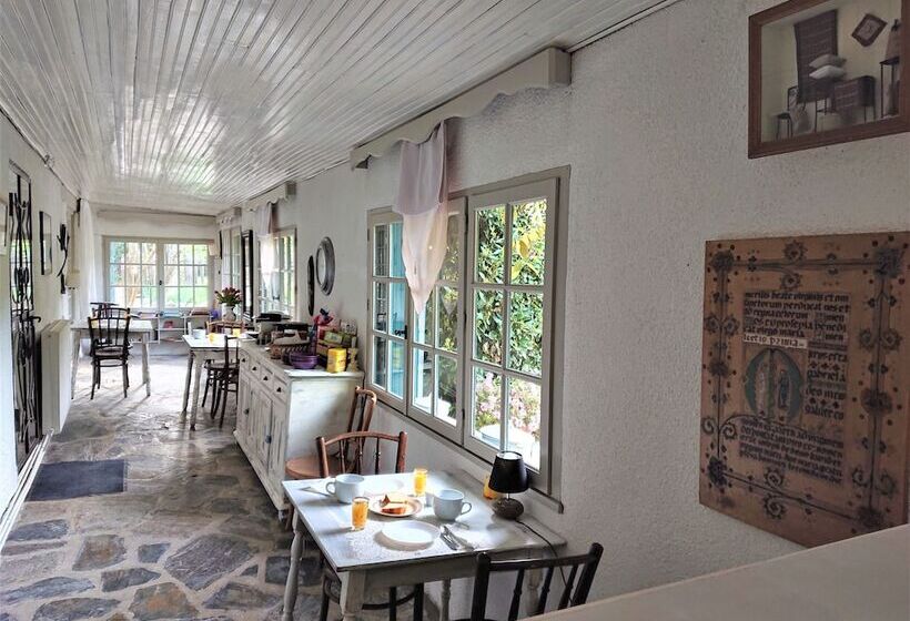 مبيت وإفطار Les Montades Chambres D Hôtes