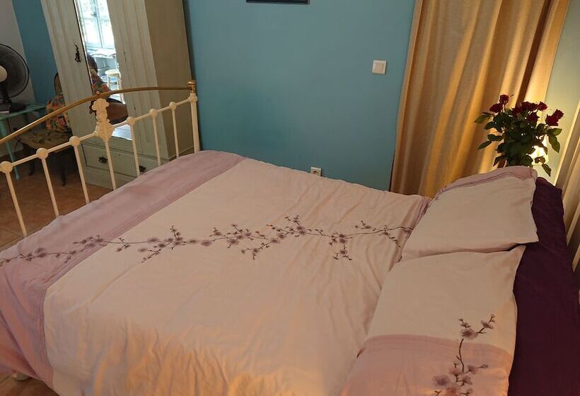 مبيت وإفطار Les Montades Chambres D Hôtes