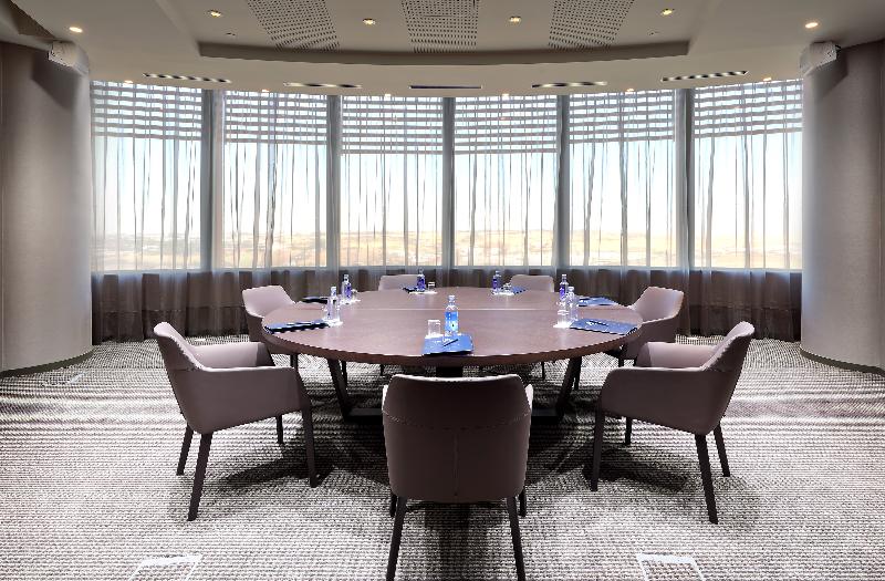 هتل Eurostars Torre Sevilla