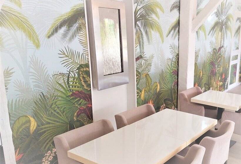 Отель Les Jardins De Bormes, Sauna & Jacuzzi