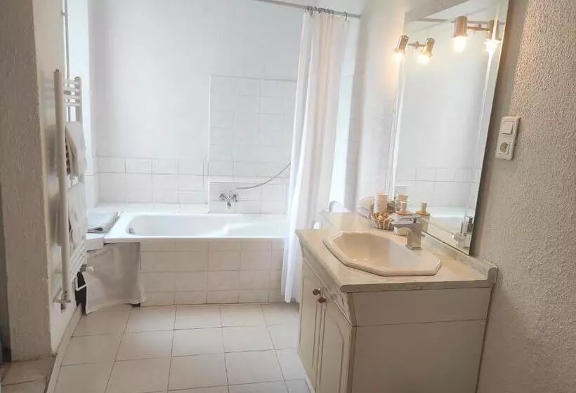 ホテル Logis Hôtel Restaurant Gîte La Bastide Du Vébron