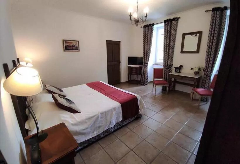 ホテル Logis Hôtel Restaurant Gîte La Bastide Du Vébron