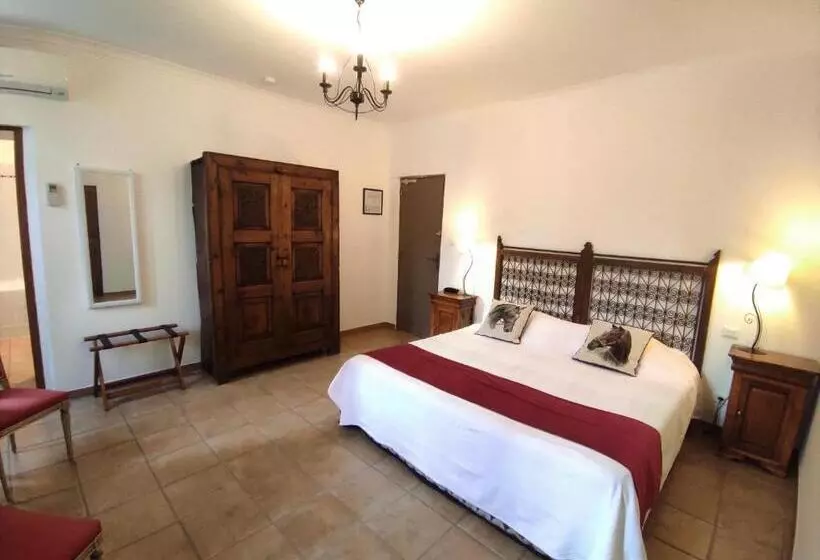 ホテル Logis Hôtel Restaurant Gîte La Bastide Du Vébron