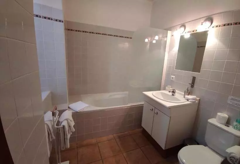 ホテル Logis Hôtel Restaurant Gîte La Bastide Du Vébron