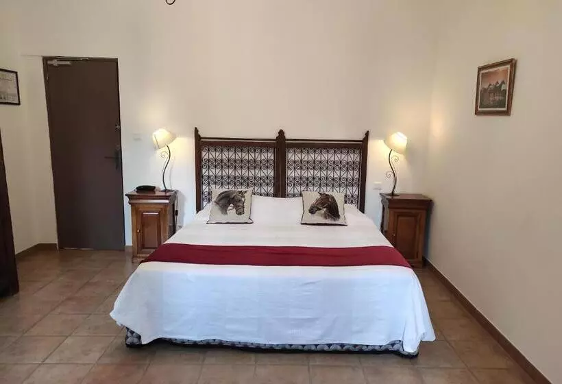 ホテル Logis Hôtel Restaurant Gîte La Bastide Du Vébron