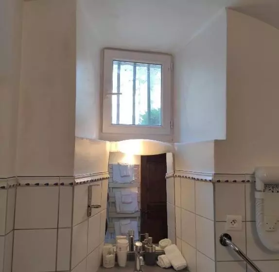 ホテル Logis Hôtel Restaurant Gîte La Bastide Du Vébron