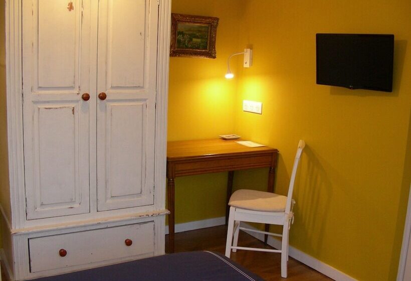 تختخواب و صبحانه A La Maison Du Héron