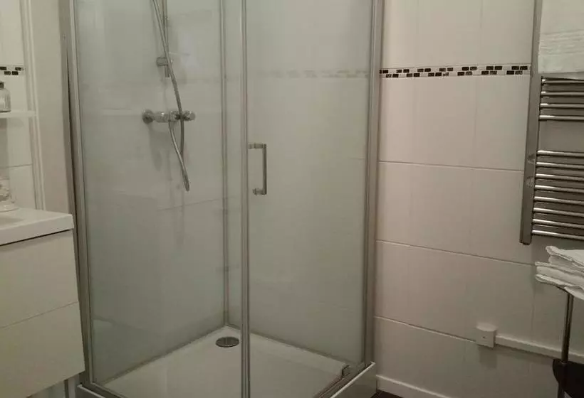 تختخواب و صبحانه La Villa De La Paix