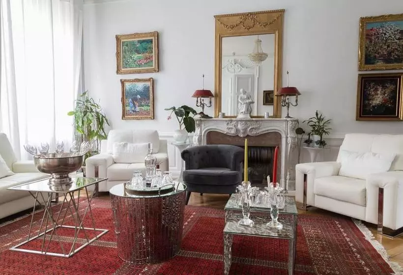 تختخواب و صبحانه La Villa De La Paix