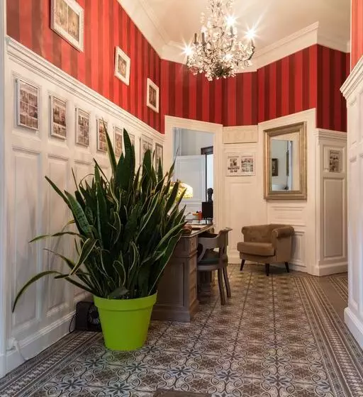 تختخواب و صبحانه La Villa De La Paix