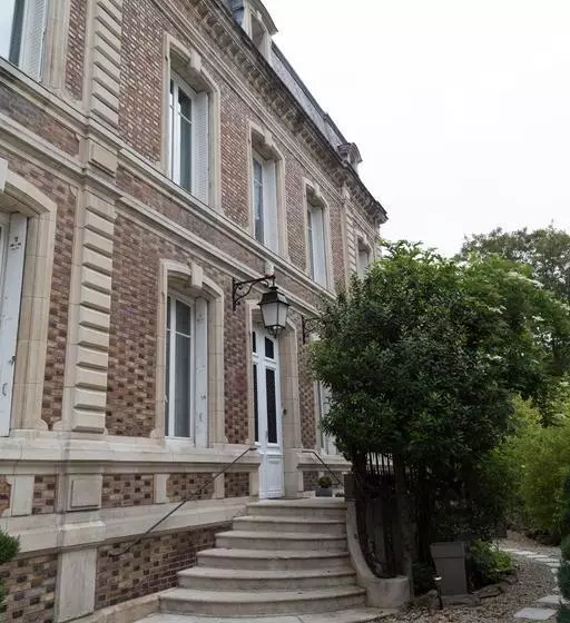 تختخواب و صبحانه La Villa De La Paix