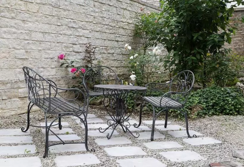 تختخواب و صبحانه La Villa De La Paix