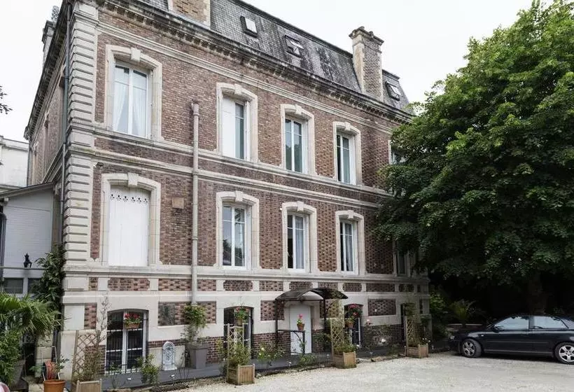 تختخواب و صبحانه La Villa De La Paix