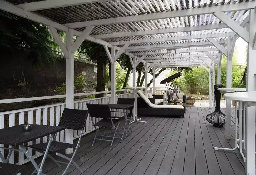 تختخواب و صبحانه La Villa De La Paix