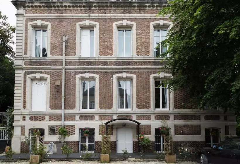 تختخواب و صبحانه La Villa De La Paix