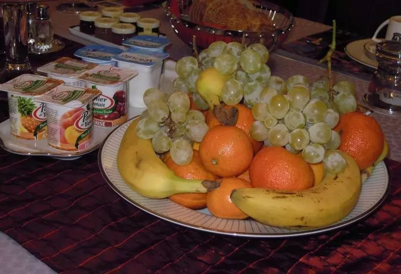 تختخواب و صبحانه La Villa De La Paix