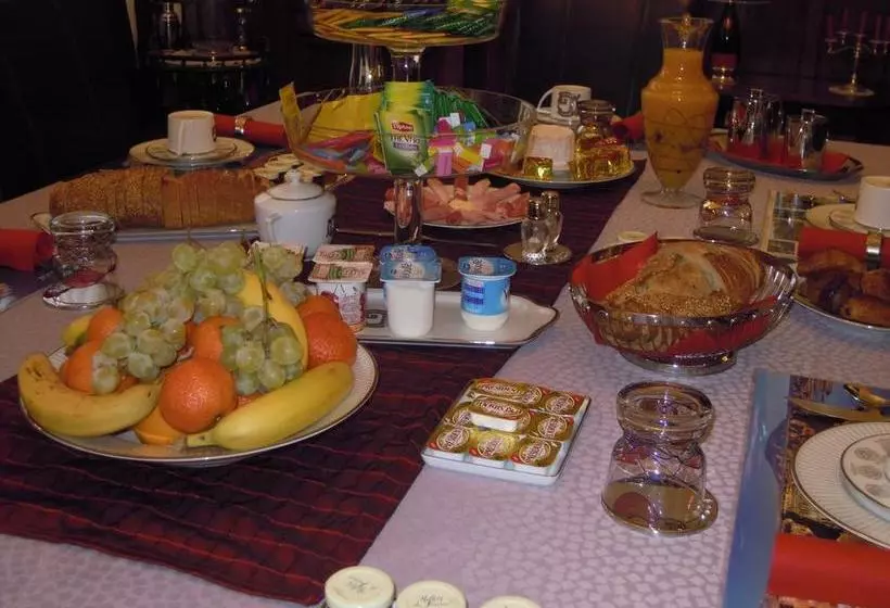 تختخواب و صبحانه La Villa De La Paix