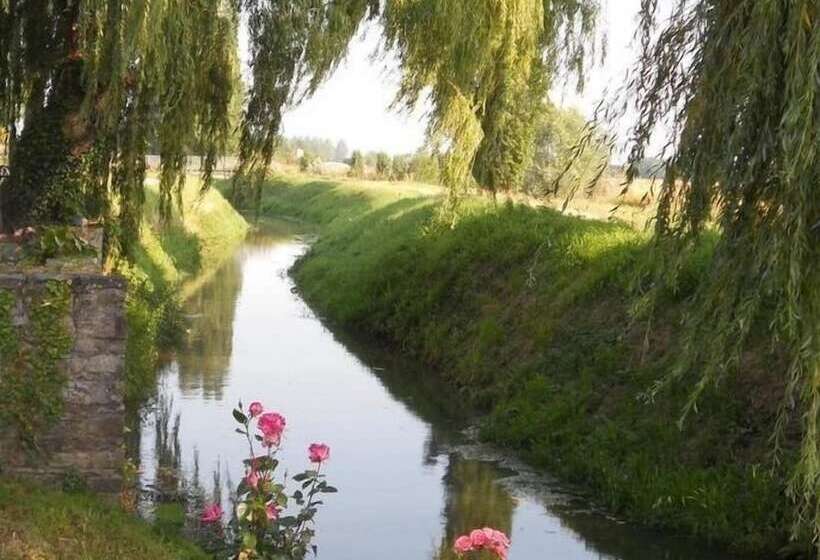 تختخواب و صبحانه Chambres D'hôtes La Bégaudière