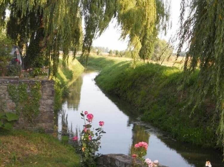 تختخواب و صبحانه Chambres D'hôtes La Bégaudière