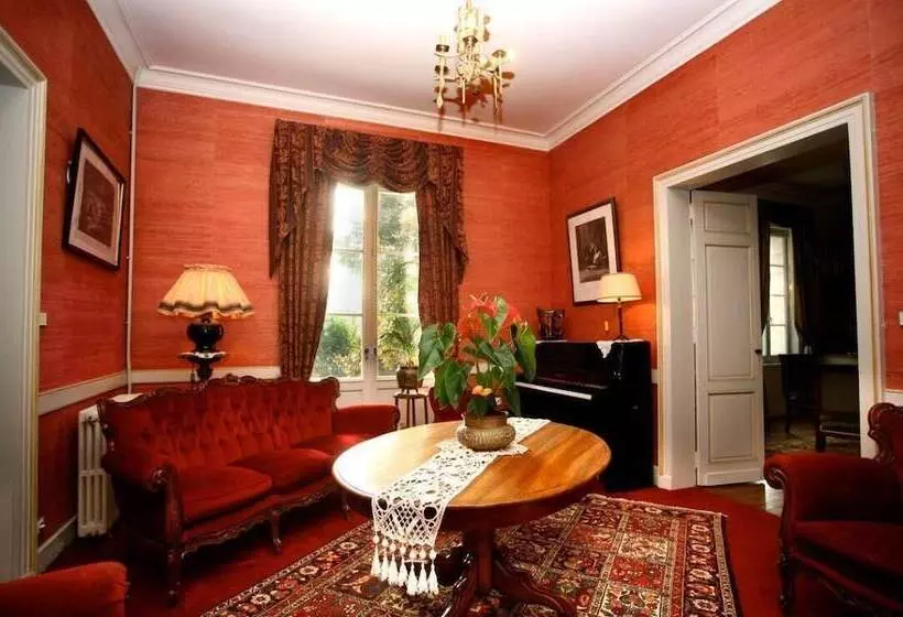 تختخواب و صبحانه Chateau Le Baudou