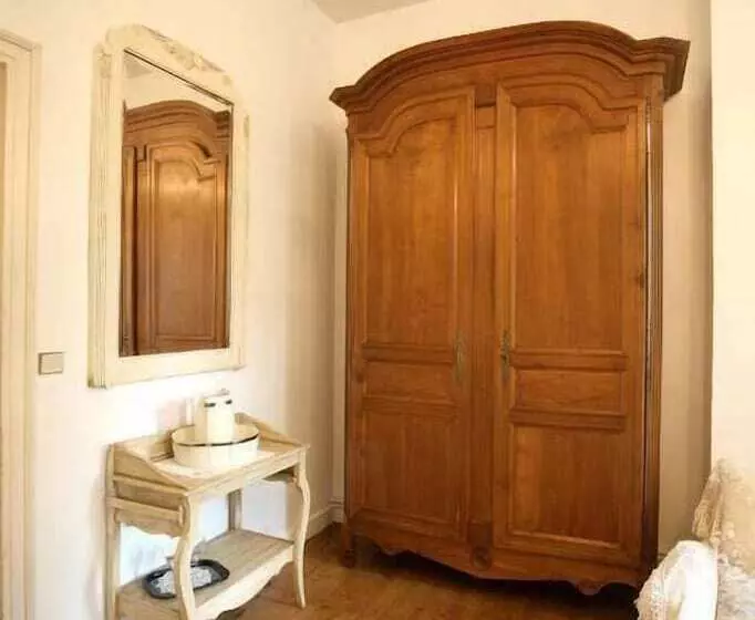 تختخواب و صبحانه Chateau Le Baudou