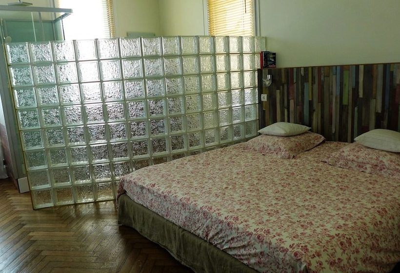 تختخواب و صبحانه Clos Des Boulevards