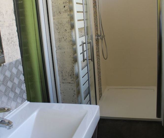 تختخواب و صبحانه Clos Des Boulevards