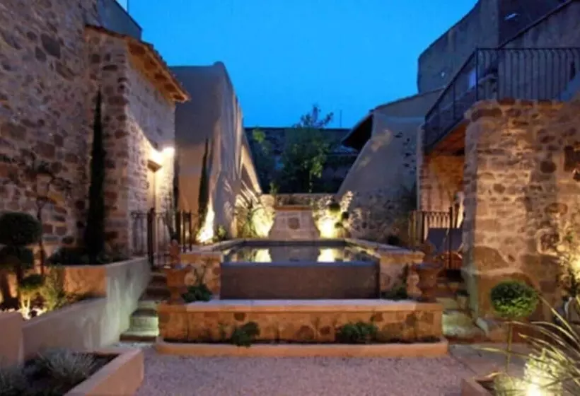 تختخواب و صبحانه La Maison Des Remparts