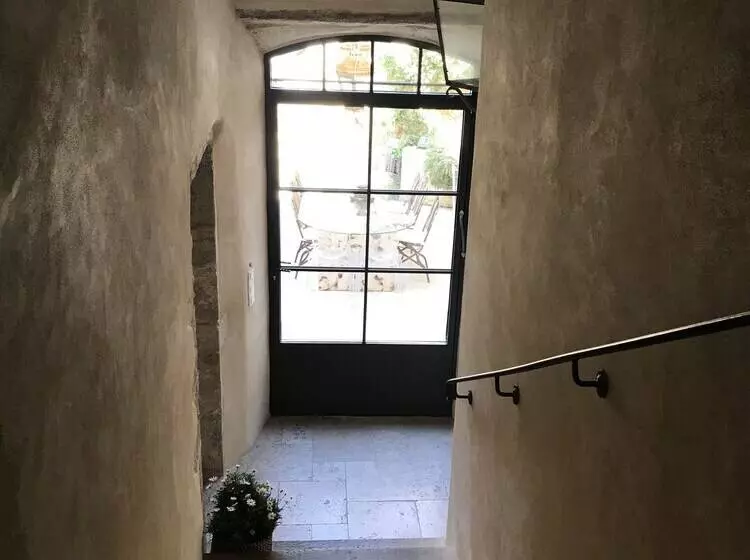تختخواب و صبحانه La Maison Des Remparts