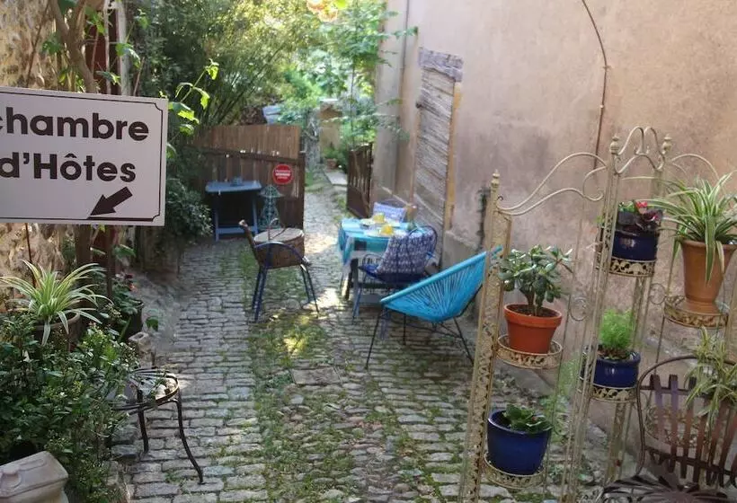 تختخواب و صبحانه Les Ateliers D'art
