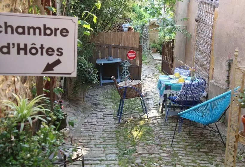 تختخواب و صبحانه Les Ateliers D'art