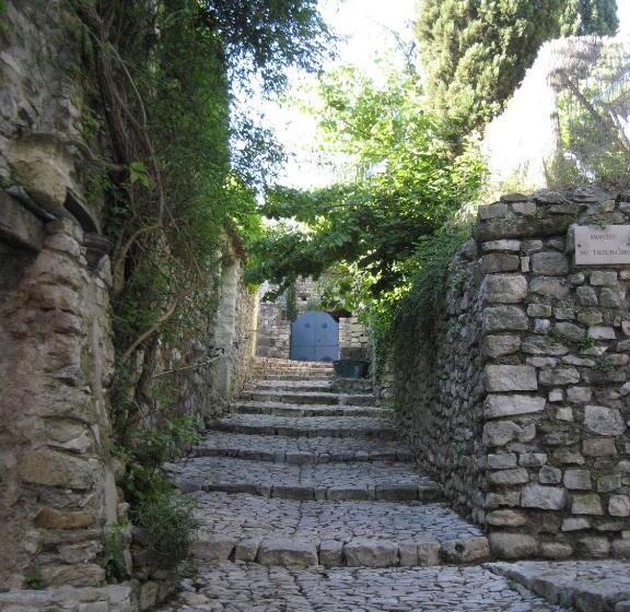 تختخواب و صبحانه Maison D Hôtes De L Evêché