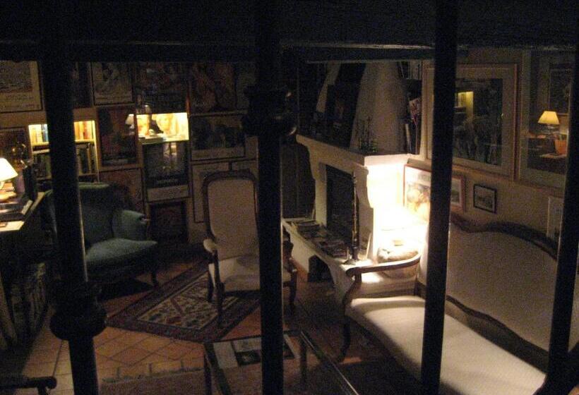 تختخواب و صبحانه Maison D Hôtes De L Evêché