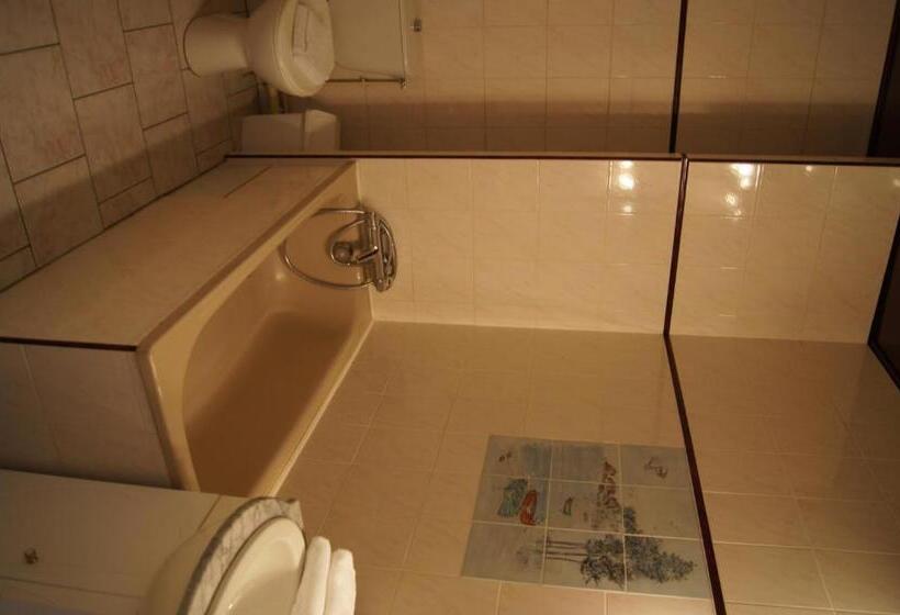 Отель Aux Trois Jean