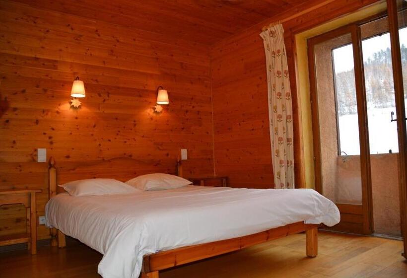 هتل Hôtel Alpis Cottia