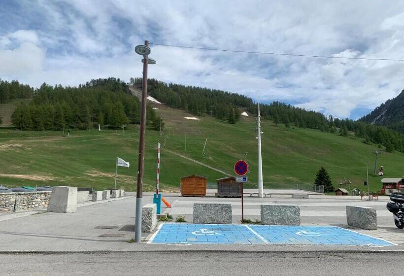 هتل Hôtel Alpis Cottia