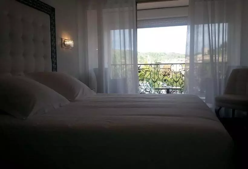 ホテル Hôtel Les Deux Lions