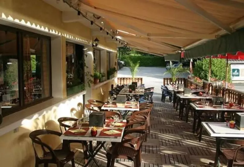 هتل Hôtel Les Dômes De Miage