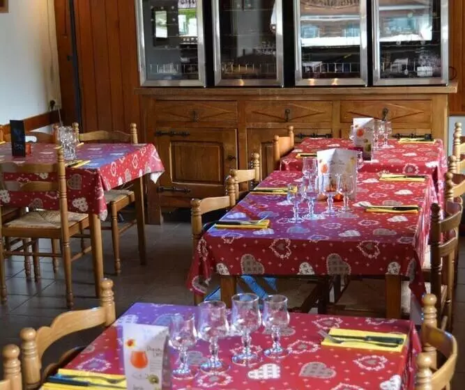 هتل Hôtel Les Dômes De Miage