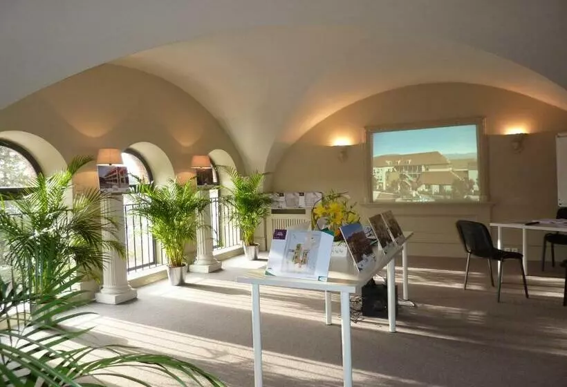 هتل Hôtel Restaurant Spa Le Sauvage