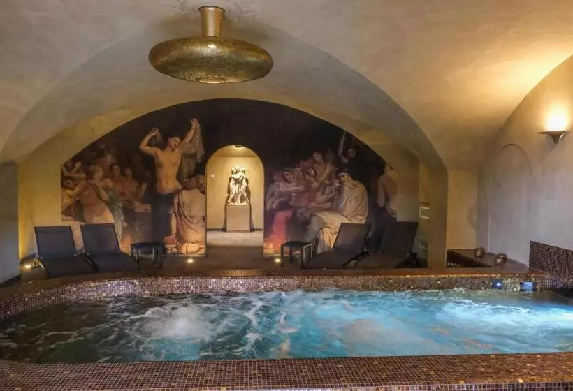هتل Hôtel Restaurant Spa Le Sauvage